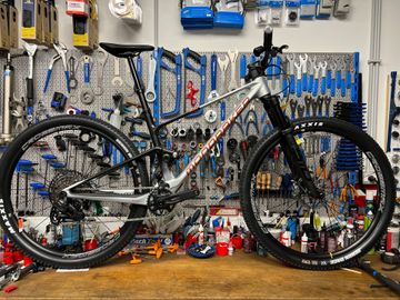 Used Mondraker F-podium SRAM GX Eagle AXS (T-Type) 2025 Mountainbike, Light Gray — image 1 of 16