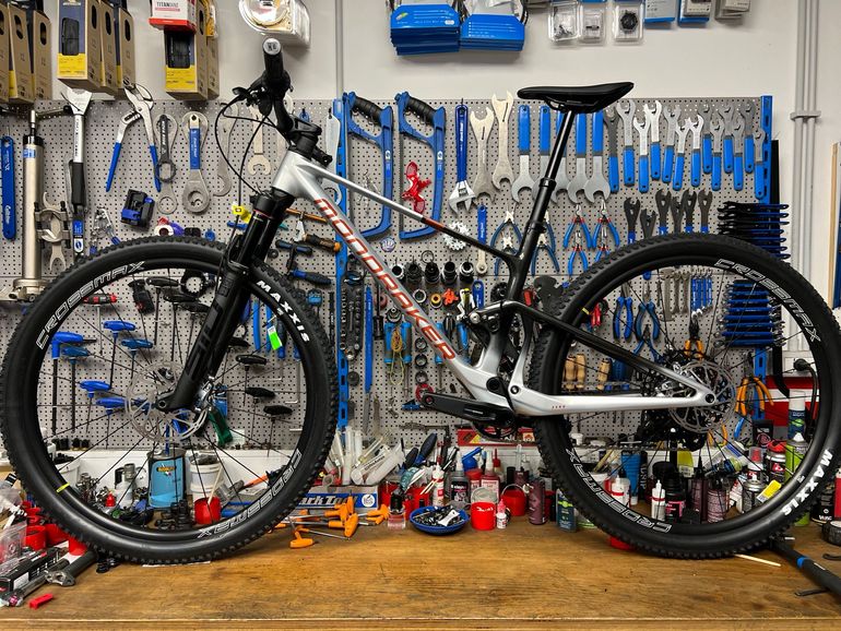 Used Mondraker F-podium SRAM GX Eagle AXS (T-Type) 2025 Mountainbike, Light Gray — image 16 of 16