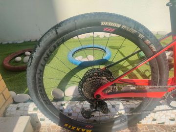 Used Trek Supercaliber 9.8 XT 2021 2021 Mountainbike, Red, 29 — image 12 of 13