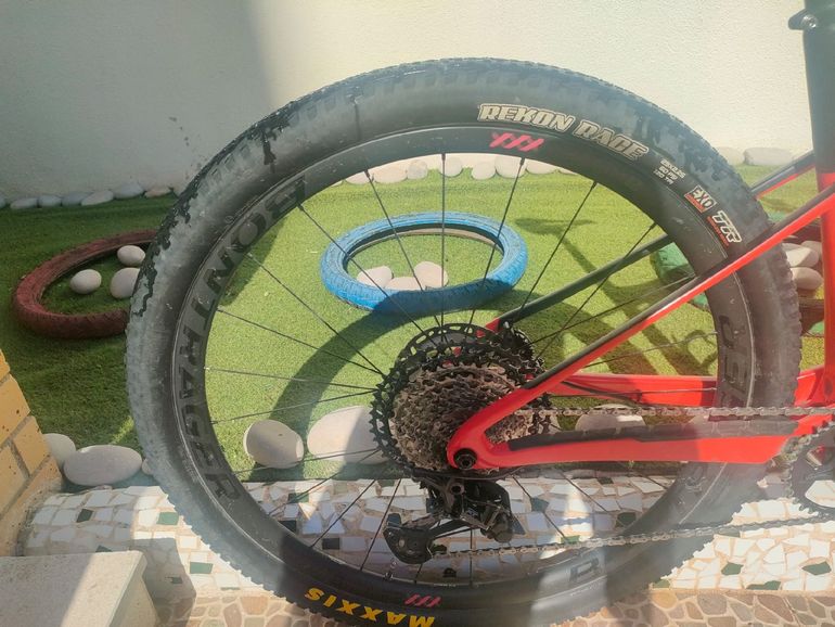 Used Trek Supercaliber 9.8 XT 2021 2021 Mountainbike, Red, 29 — image 12 of 13