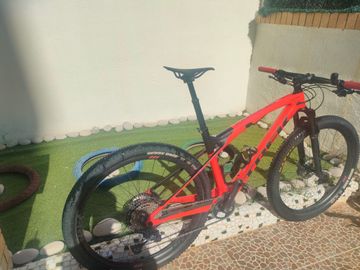 Used Trek Supercaliber 9.8 XT 2021 2021 Mountainbike, Red, 29 — image 5 of 13