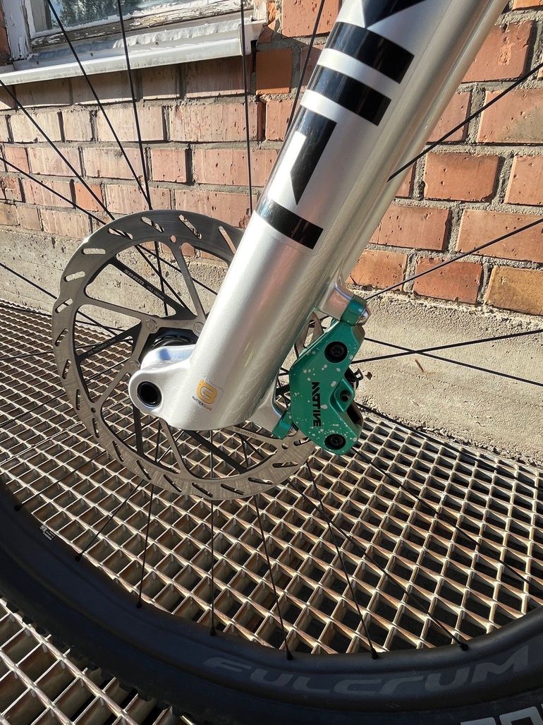 Santa Cruz Tallboy SRAM X0 Eagle AXS (T-Type) 2024 Mountainbike usato, Bianco — immagine 6 di 8