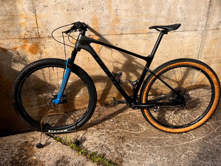 Used Giant XTC Advanced 29 1 2021 2021 Mountainbike, Light Gray, 29 — image 2 of 24