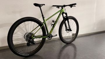 Used Specialized Chisel Frameset 2023 Individualaufbau 2023 Mountainbike, Green — image 1 of 9