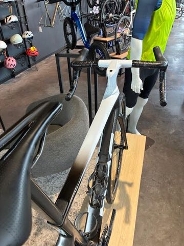 Used BMC Teammachine SLR01 TWO 2023 2023 Road & Gravel, Black — image 4 of 7