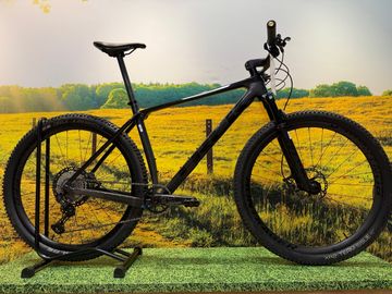 Used Trek Procaliber 9.8 2023 2023 Mountainbike, Black, 29 — image 1 of 5