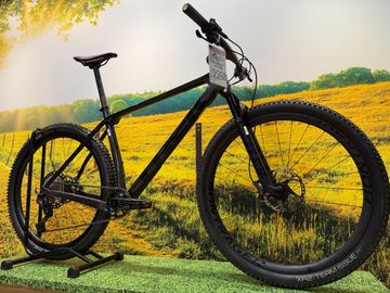 Used Trek Procaliber 9.8 2023 2023 Mountainbike, Black, 29 — image 2 of 5