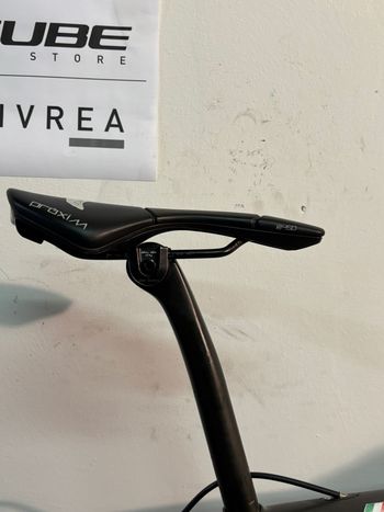Used Specialized Tarmac Expert 2016 2016 Road & Gravel, Light Gray — image 6 of 10