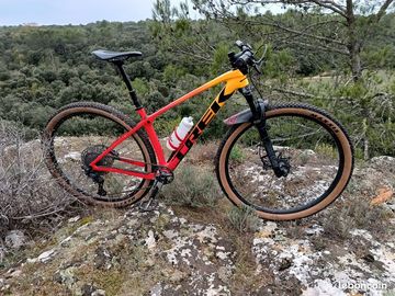 Used Trek Procaliber 9.5 2021 Mountainbike, Red — image 1 of 5