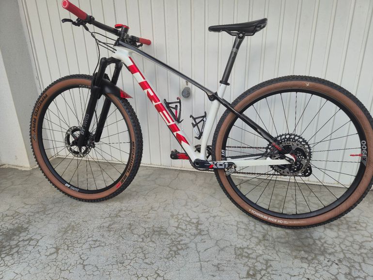 Used Trek Procaliber 2022 Mountainbike, White — image 2 of 10
