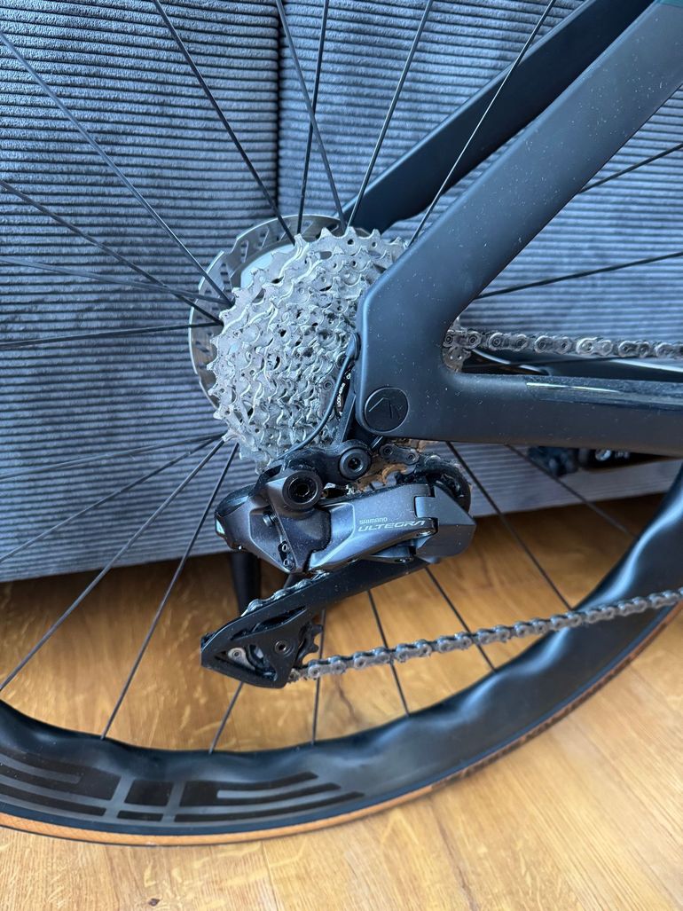 Used Canyon Aeroad CFR Di2 2024 2024 Road & Gravel, Black — image 4 of 7