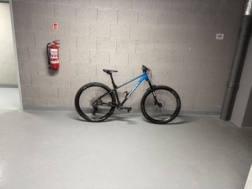 Used Qayron Spyro MKII 5 2022 Mountainbike, Blue — image 8 of 11