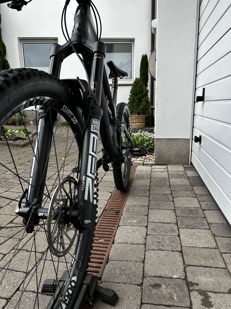 Used Canyon Torque CF 7 2021 2021 Mountainbike, Black, 27.5 — image 5 of 6
