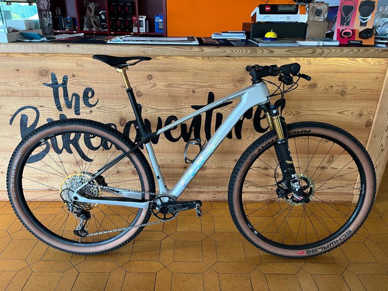 Used CUBE ELITE C:62 PRO 2023 2023 Mountainbike, Light Gray, 29 — image 5 of 6
