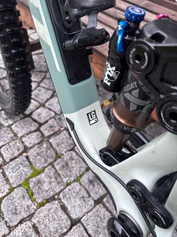 Used Pivot Trailcat Lt 2025 Mountainbike, Light Gray — image 12 of 15