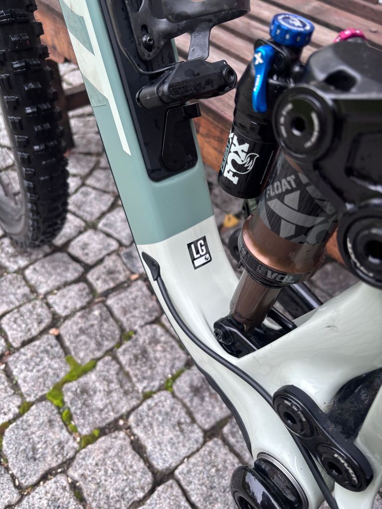 Used Pivot Trailcat Lt 2025 Mountainbike, Light Gray — image 12 of 15