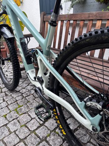 Used Pivot Trailcat Lt 2025 Mountainbike, Light Gray — image 11 of 15
