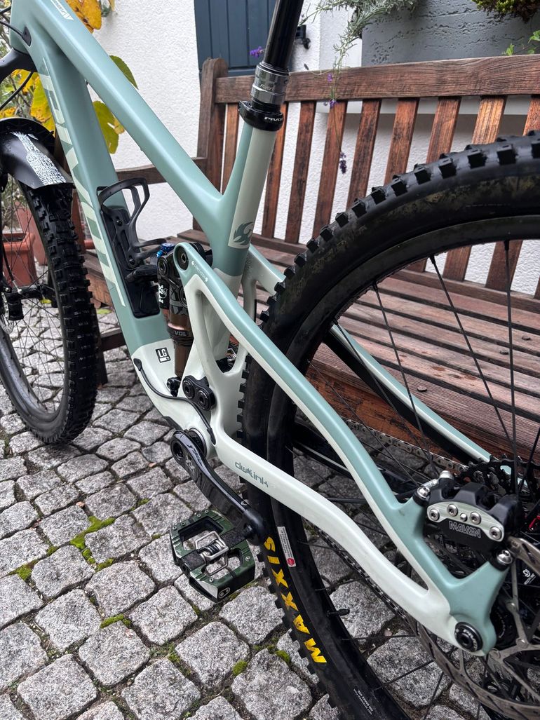 Used Pivot Trailcat Lt 2025 Mountainbike, Light Gray — image 11 of 15