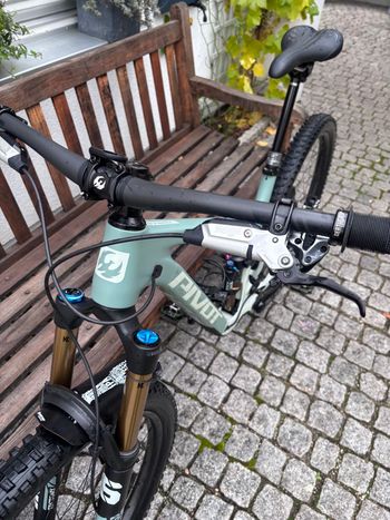 Used Pivot Trailcat Lt 2025 Mountainbike, Light Gray — image 15 of 15