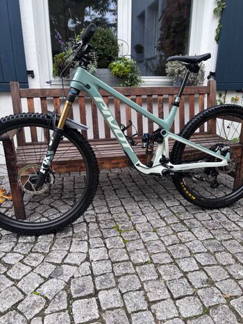 Used Pivot Trailcat Lt 2025 Mountainbike, Light Gray — image 9 of 15