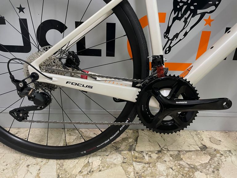 Used Focus IZALCO MAX 8.7 2024 2024 Road & Gravel, White — image 2 of 7