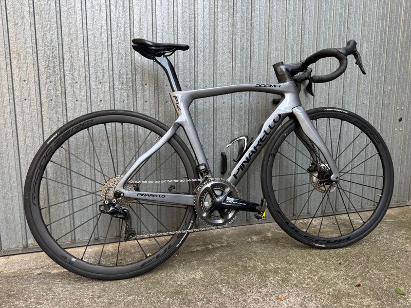 Pinarello Dogma F12 Disk Dura Ace Di2 2021 2021 Road & Gravel d'occasion