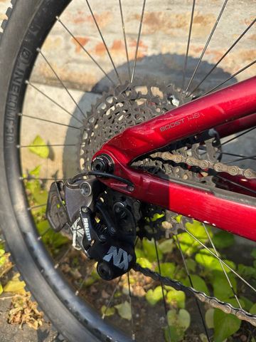 Used Trek Remedy 7 2022 2022 Mountainbike, Red, 27.5 — image 3 of 7