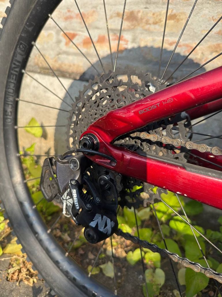 Used Trek Remedy 7 2022 2022 Mountainbike, Red, 27.5 — image 3 of 7