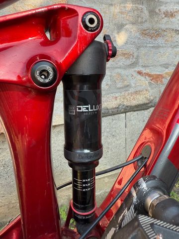 Used Trek Remedy 7 2022 2022 Mountainbike, Red, 27.5 — image 6 of 7