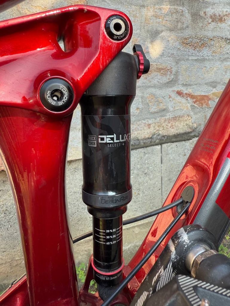 Used Trek Remedy 7 2022 2022 Mountainbike, Red, 27.5 — image 6 of 7