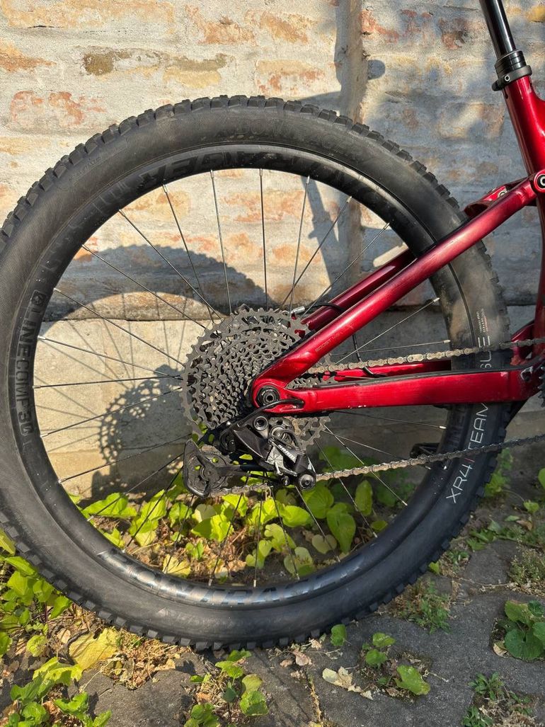 Used Trek Remedy 7 2022 2022 Mountainbike, Red, 27.5 — image 4 of 7