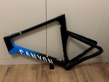 Used Canyon Aeroad CFR Disc eTap 2021 Frameset 2021 Road & Gravel, Blue — image 2 of 8