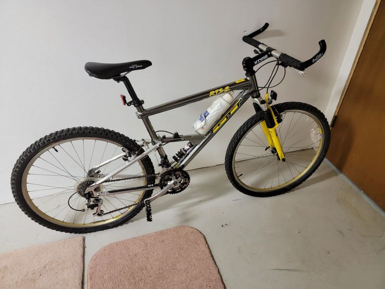 Used GT RTS-2 1996 Mountainbike, Light Gray — image 2 of 8