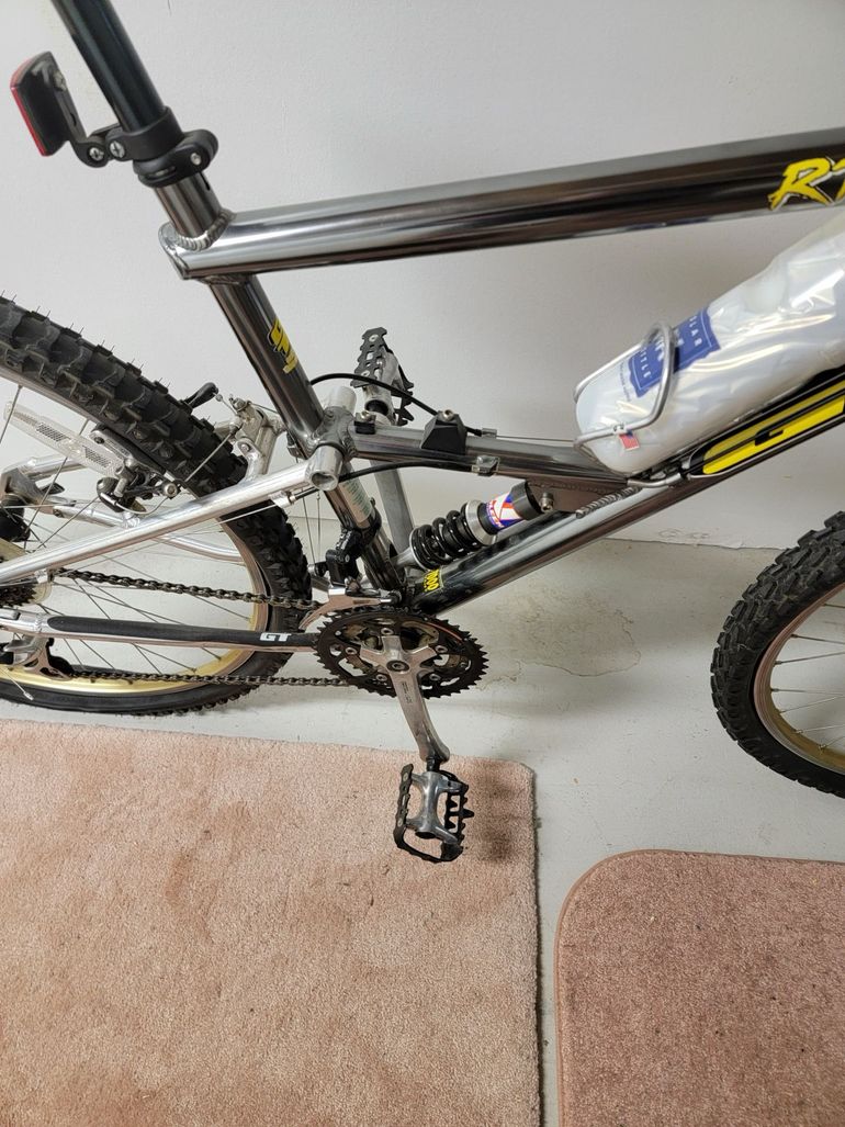 Used GT RTS-2 1996 Mountainbike, Light Gray — image 3 of 8
