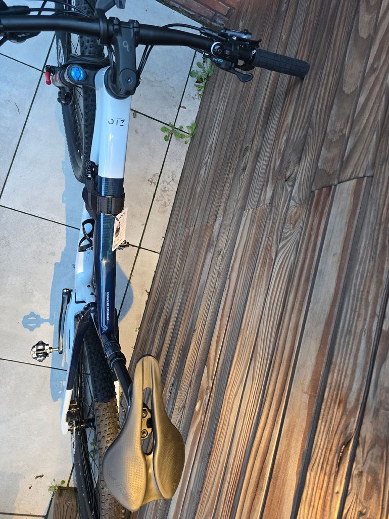 Used Orbea Oiz Shimano SLX 2024 Mountainbike, White — image 19 of 25