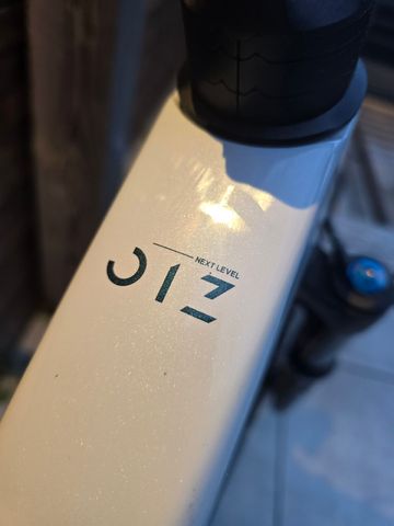 Used Orbea Oiz Shimano SLX 2024 Mountainbike, White — image 25 of 25