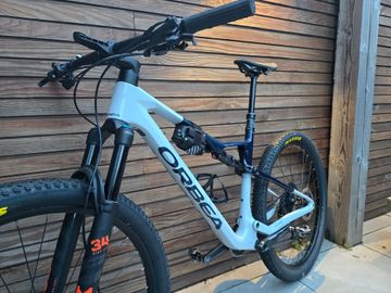 Used Orbea Oiz Shimano SLX 2024 Mountainbike, White — image 21 of 25