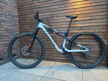 Used Orbea Oiz Shimano SLX 2024 Mountainbike, White — image 2 of 25