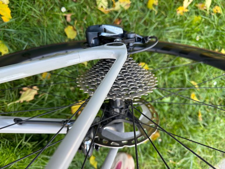 Used Canyon Endurace CF SL 8 2022 2022 Road & Gravel, Light Gray — image 11 of 12
