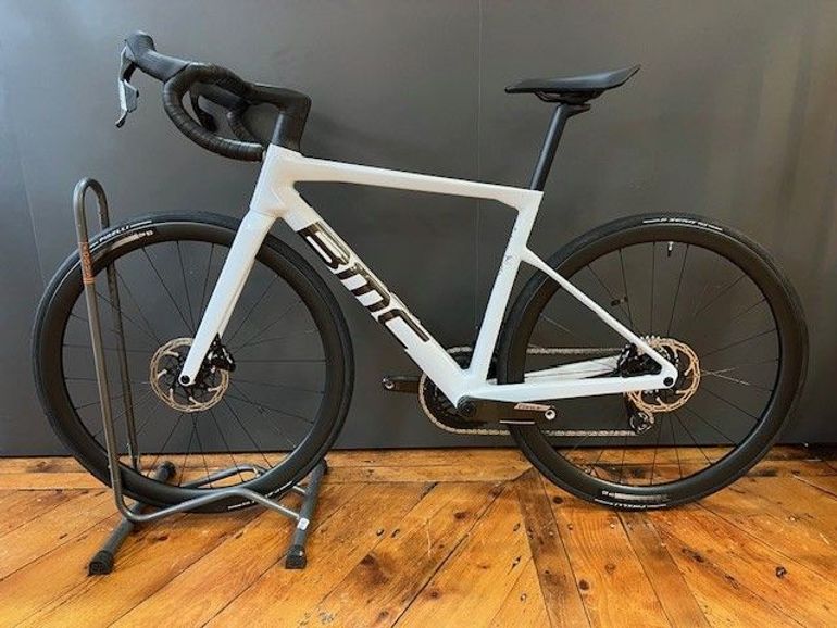 Used BMC Teammachine SLR ONE 2025 Road & Gravel — image 3 of 3
