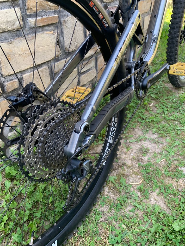Used Commencal Meta 2021 Mountainbike, Light Gray — image 5 of 7