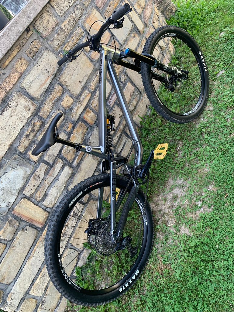 Used Commencal Meta 2021 Mountainbike, Light Gray — image 3 of 7