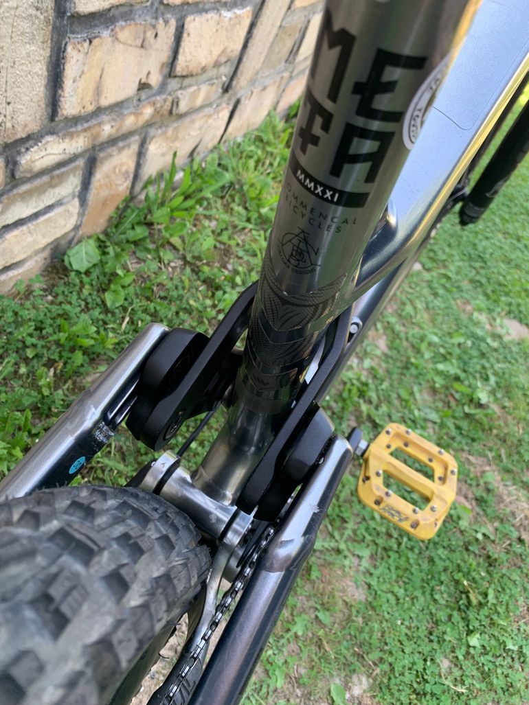 Used Commencal Meta 2021 Mountainbike, Light Gray — image 7 of 7