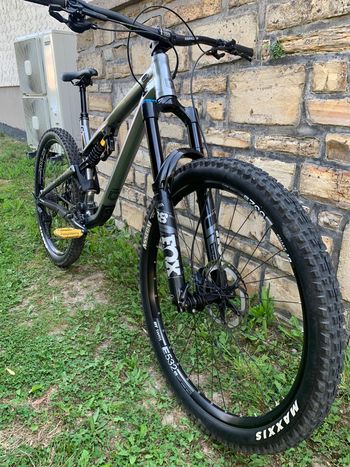 Used Commencal Meta 2021 Mountainbike, Light Gray — image 2 of 7