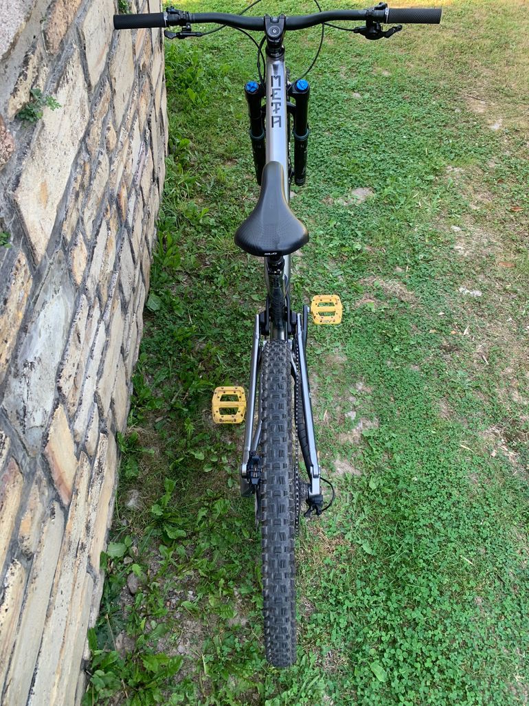 Used Commencal Meta 2021 Mountainbike, Light Gray — image 4 of 7