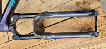 Used Transition Spire Carbon 2022 Mountainbike, Purple — image 8 of 8