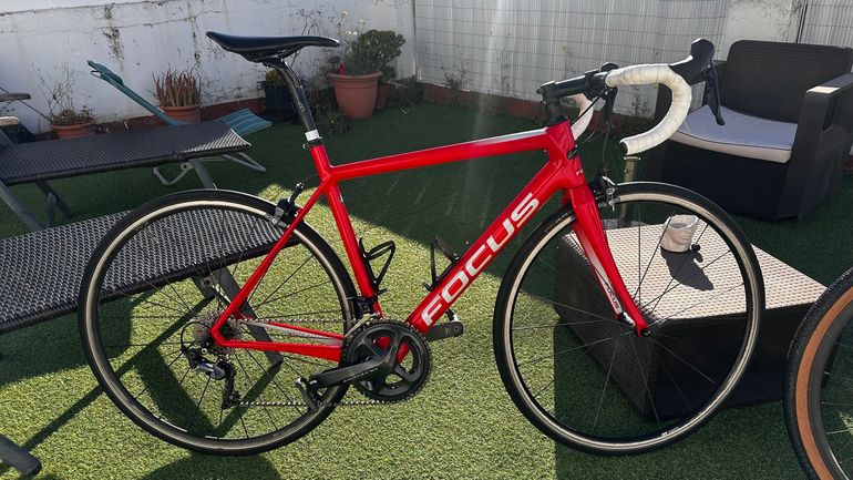 Used Focus IZALCO RACE 9.8 2019 2019 Road & Gravel, Red — image 1 of 5