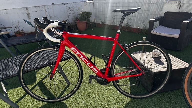 Used Focus IZALCO RACE 9.8 2019 2019 Road & Gravel, Red — image 2 of 5