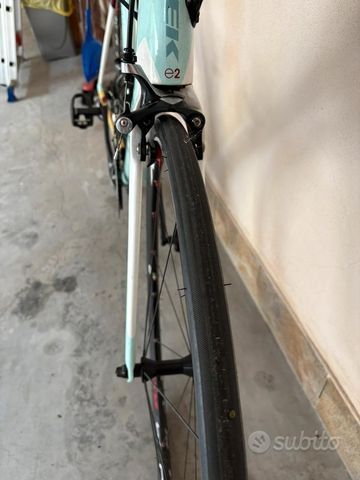 Used Trek Madone 2015 Road & Gravel, Green — image 4 of 4