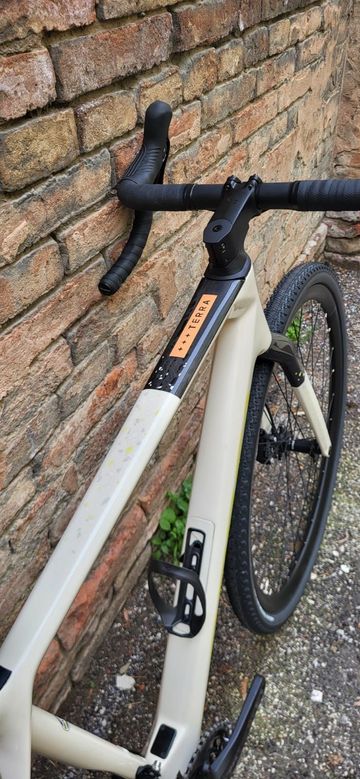 Used Orbea TERRA M20TEAM 2024 2024 Road & Gravel, White — image 9 of 10